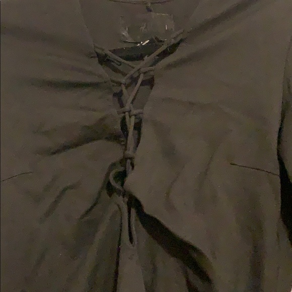 ⭐️3/$20⭐️ H&M Black Bodysuit in 8 - Picture 3 of 5